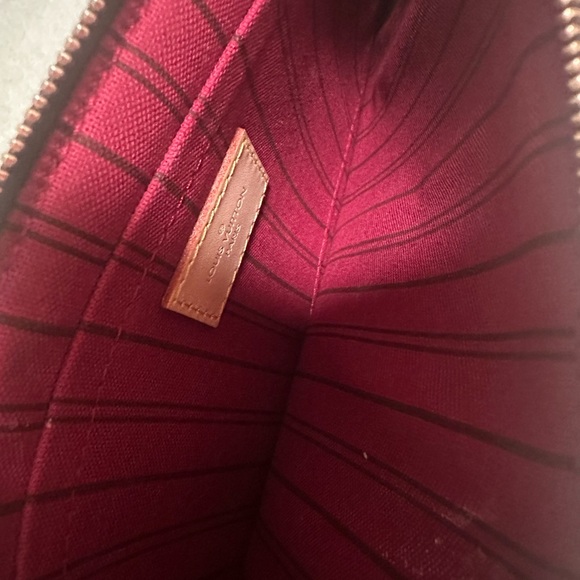 Louis Vuitton Neverfull Wrislet Monogram Print Red Interior - Picture 8 of 11